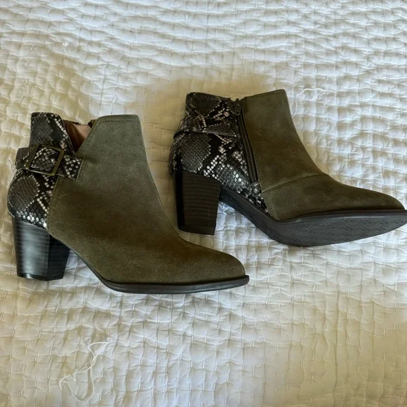 Vionic olive green Naomi snake suede ankle boots sz 7 - Picture 6 of 8